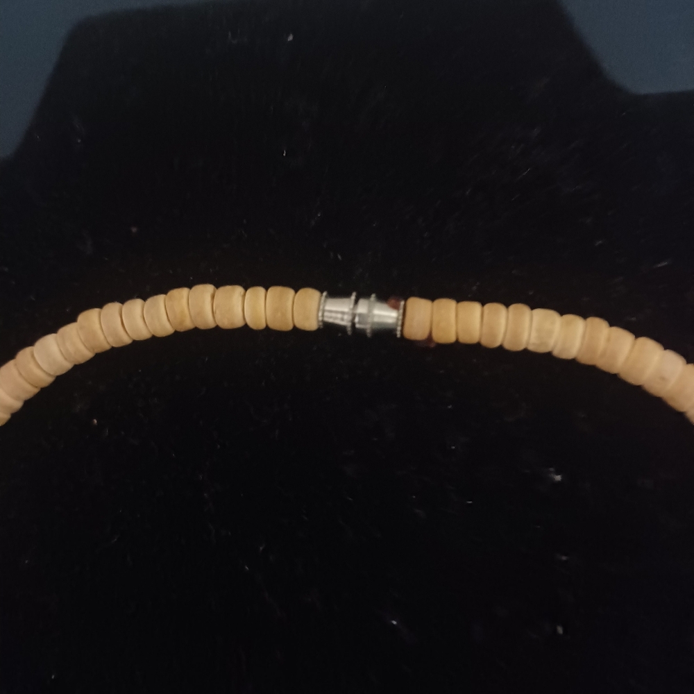 Vintage Shell and wood Bead Necklace - Picture 6 of 8